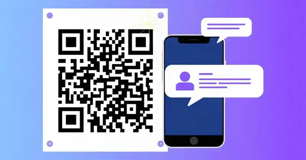 Смартфон рядом с большим QR-кодом на листе и облачками чата, плоская иллюстрация
